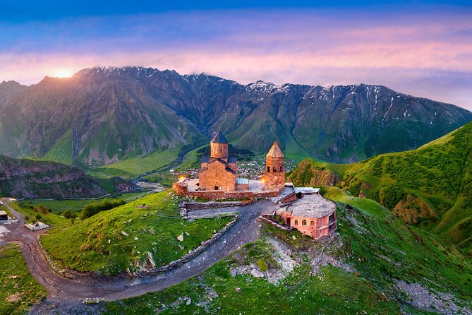 Tagestour Kazbegi Tiflis – Die perfekte Tagesreise entlang der georgischen Heerstraße